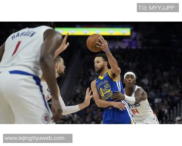 小佩顿分享比赛策略：传球给库里并为他设置挡拆的有效战术